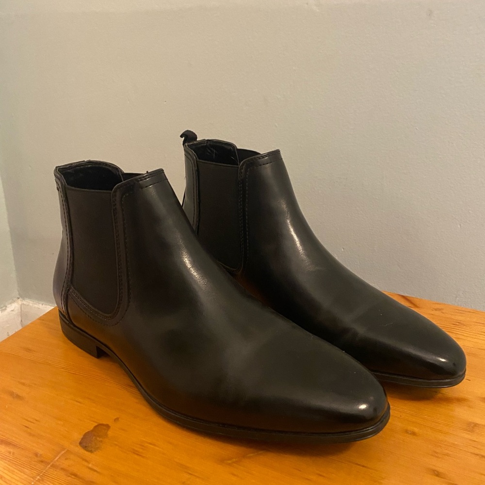 Men's Black Chelsea Boots NWOT